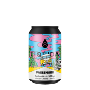 Bottiglia di Liquida Passenger, West Coast IPA artigianale italiana dal colore dorato e dal profilo